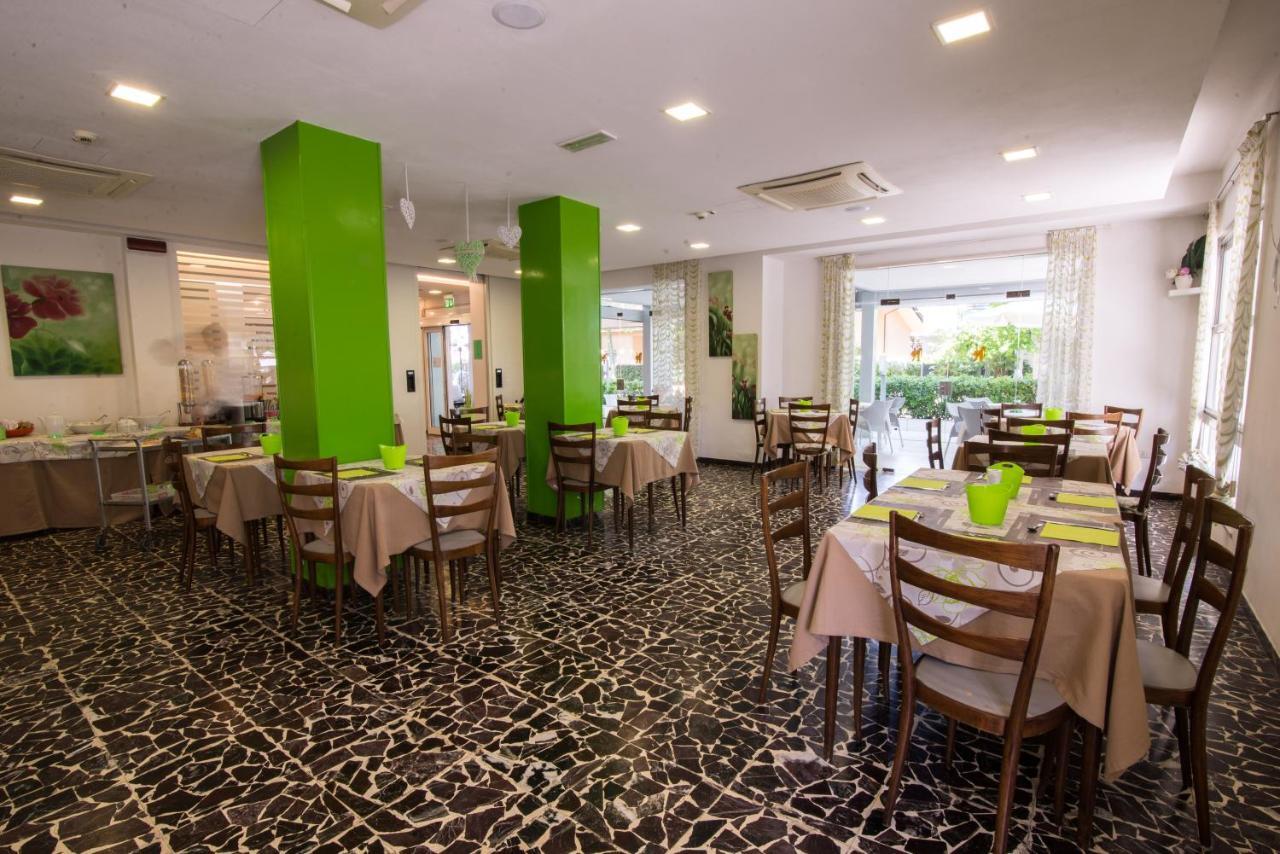 Hotel Nuova Riccione Exterior photo
